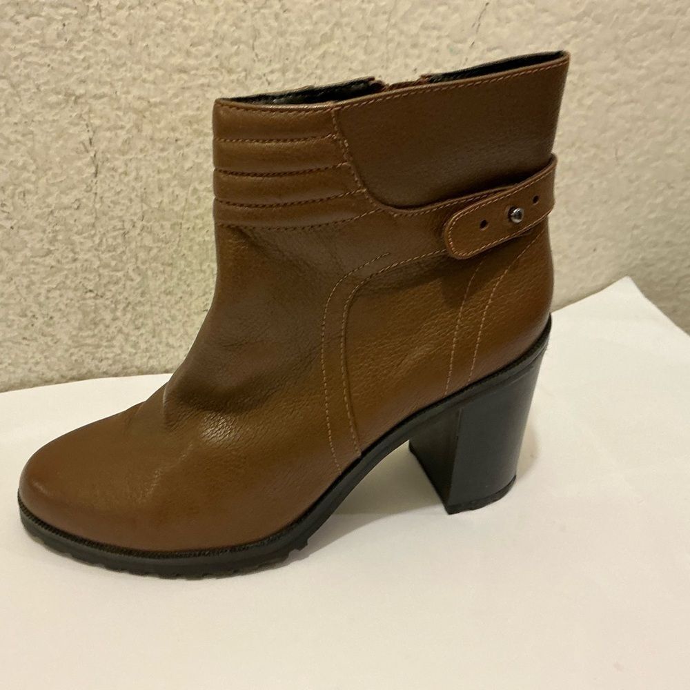 H by Halston Ciara Leather Block Heel Booties  Brown  Side Zip Ankle Size 7.5 M